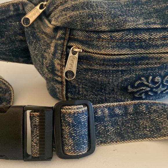 Pacific Connections denim hip bag with adjustible strap front zip close pocket - Picture 13 of 16